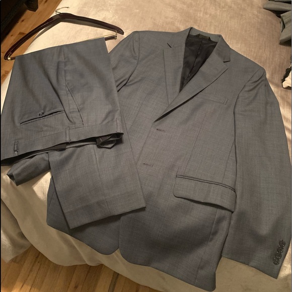 Jos. A Bank Tailored Fit Suit 42R - Picture 1 of 1